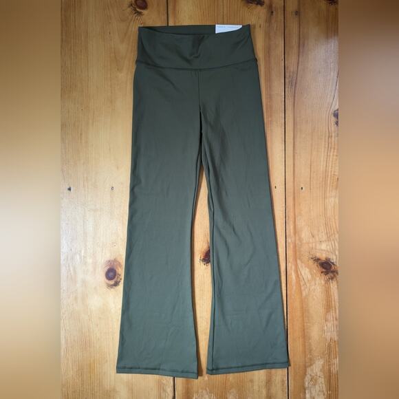 NWT American Eagle everything flare leggings size medium - Picture 2 of 8